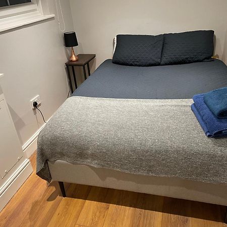 2 Bedroom Apartment Chiswick Park Tube Station 伦敦 外观 照片