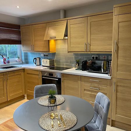 2 Bedroom Apartment Chiswick Park Tube Station 伦敦 外观 照片
