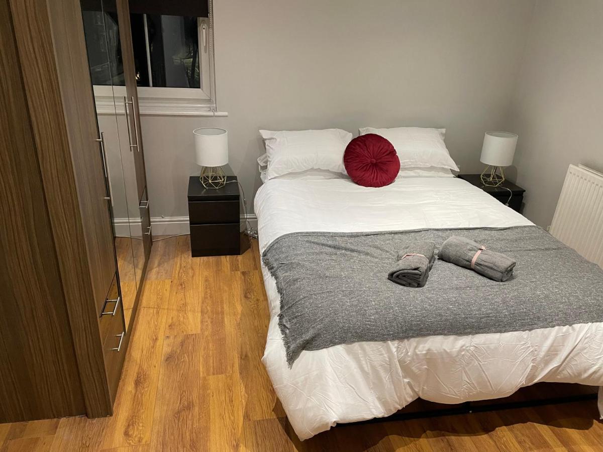 2 Bedroom Apartment Chiswick Park Tube Station 伦敦 外观 照片