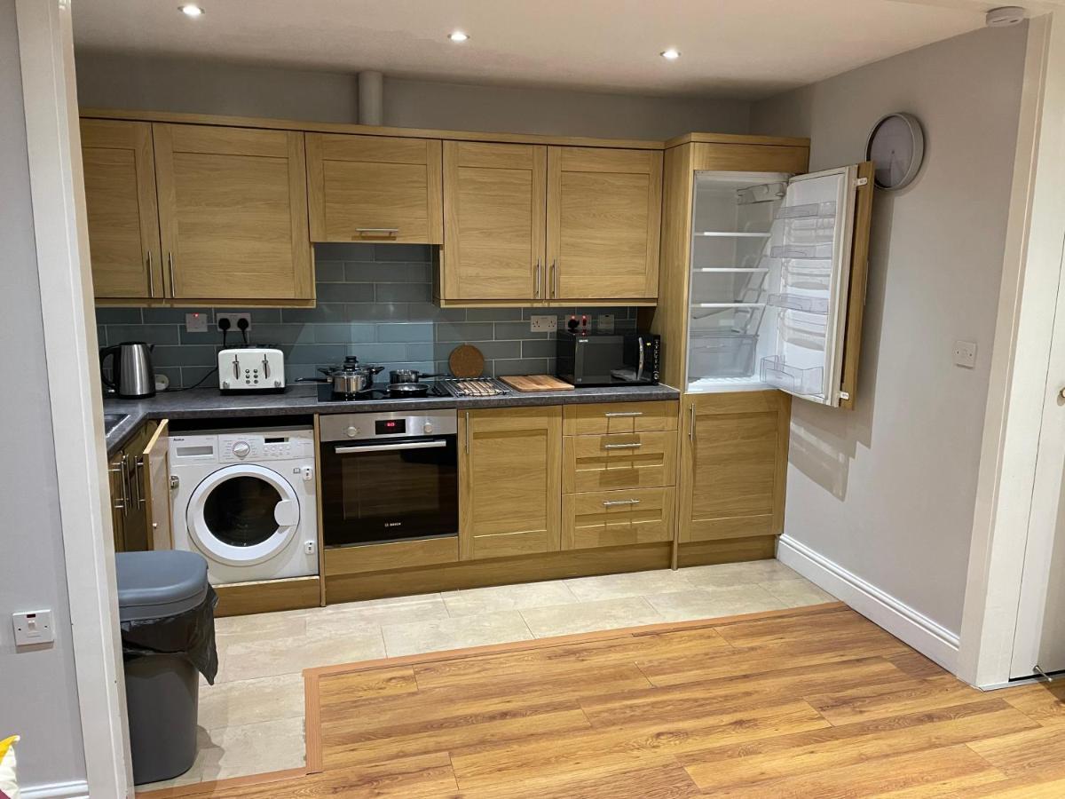 2 Bedroom Apartment Chiswick Park Tube Station 伦敦 外观 照片
