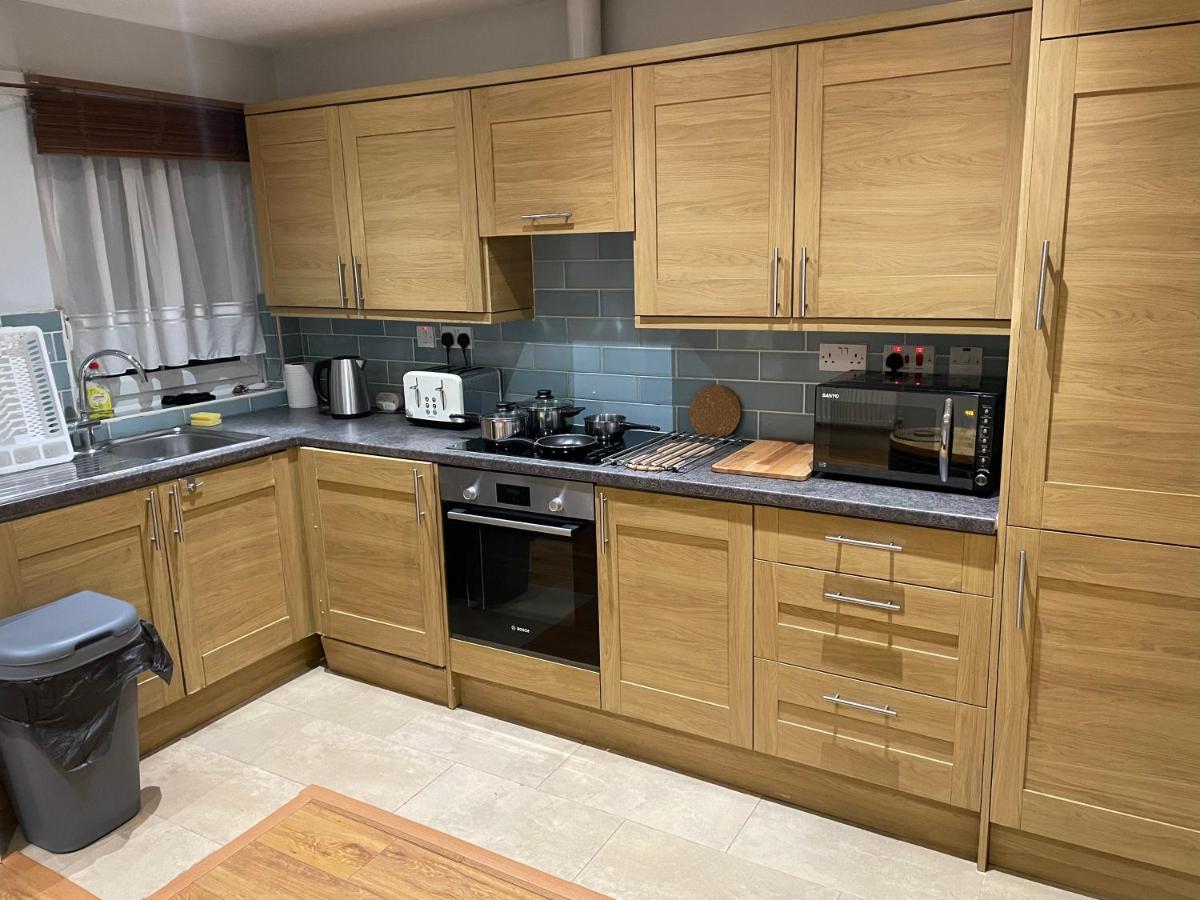 2 Bedroom Apartment Chiswick Park Tube Station 伦敦 外观 照片