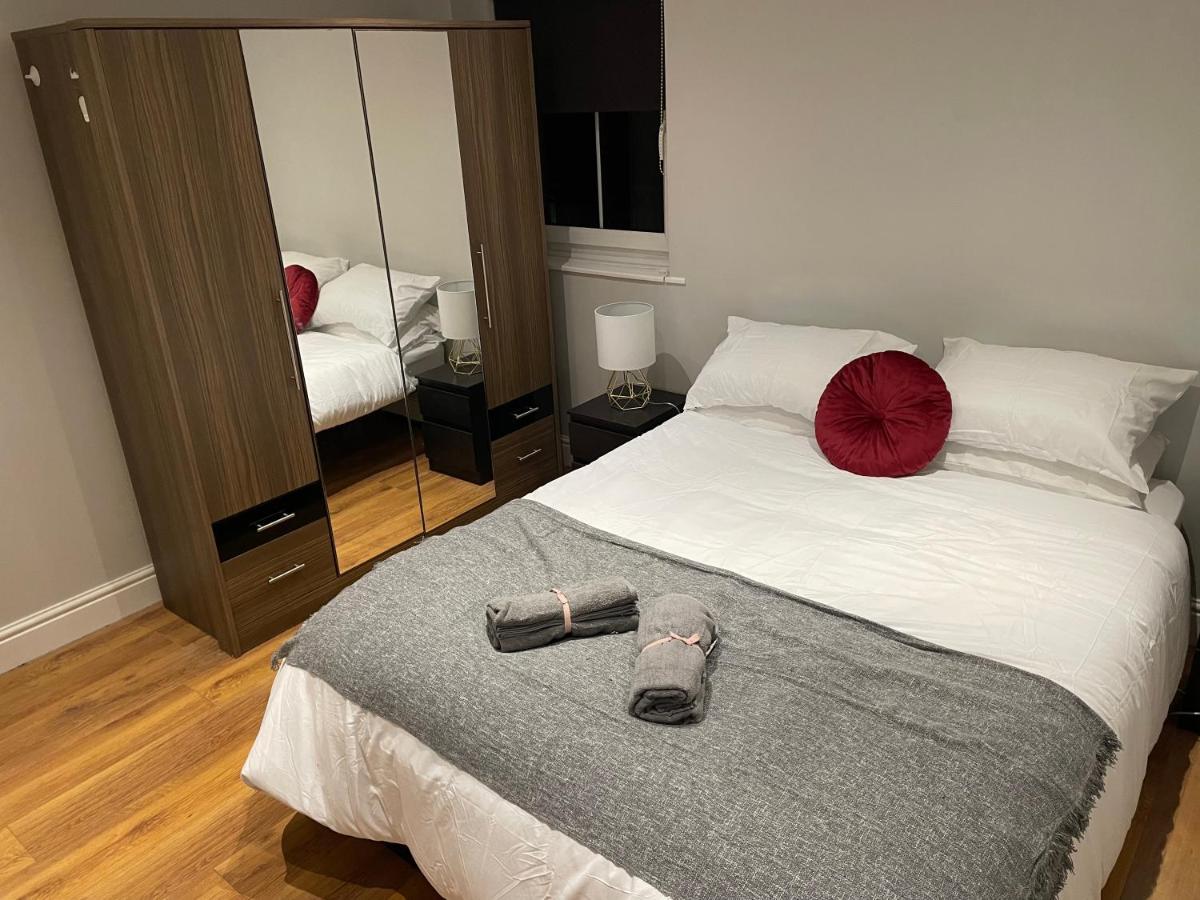 2 Bedroom Apartment Chiswick Park Tube Station 伦敦 外观 照片