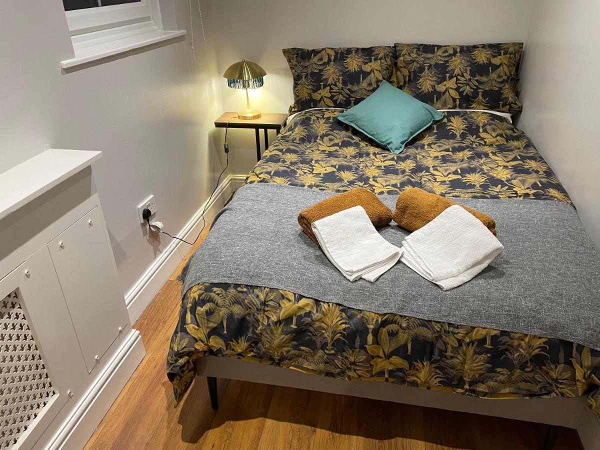 2 Bedroom Apartment Chiswick Park Tube Station 伦敦 外观 照片