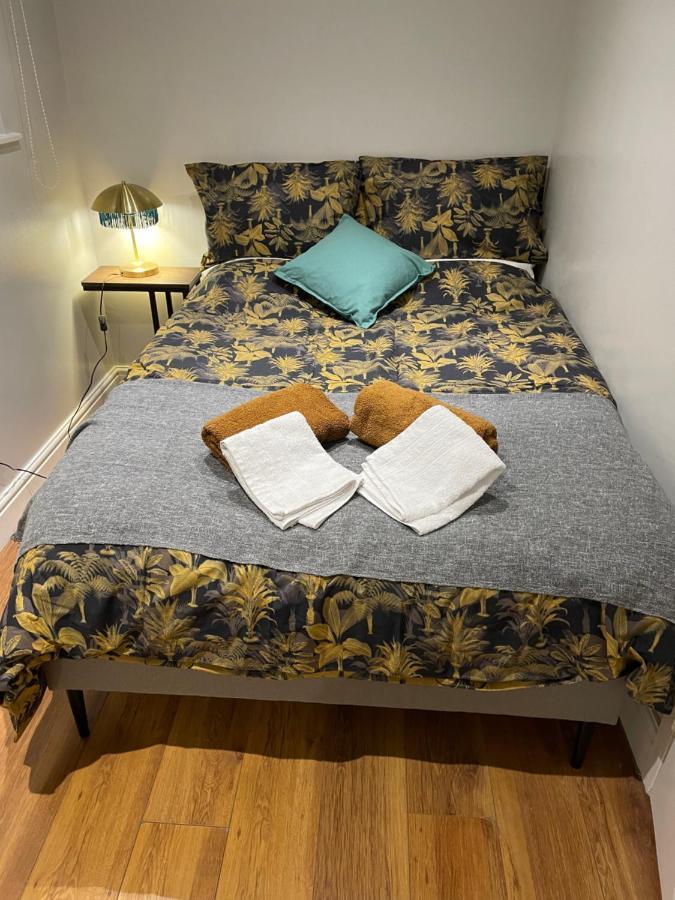 2 Bedroom Apartment Chiswick Park Tube Station 伦敦 外观 照片
