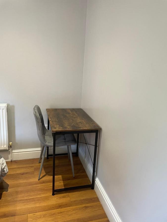2 Bedroom Apartment Chiswick Park Tube Station 伦敦 外观 照片
