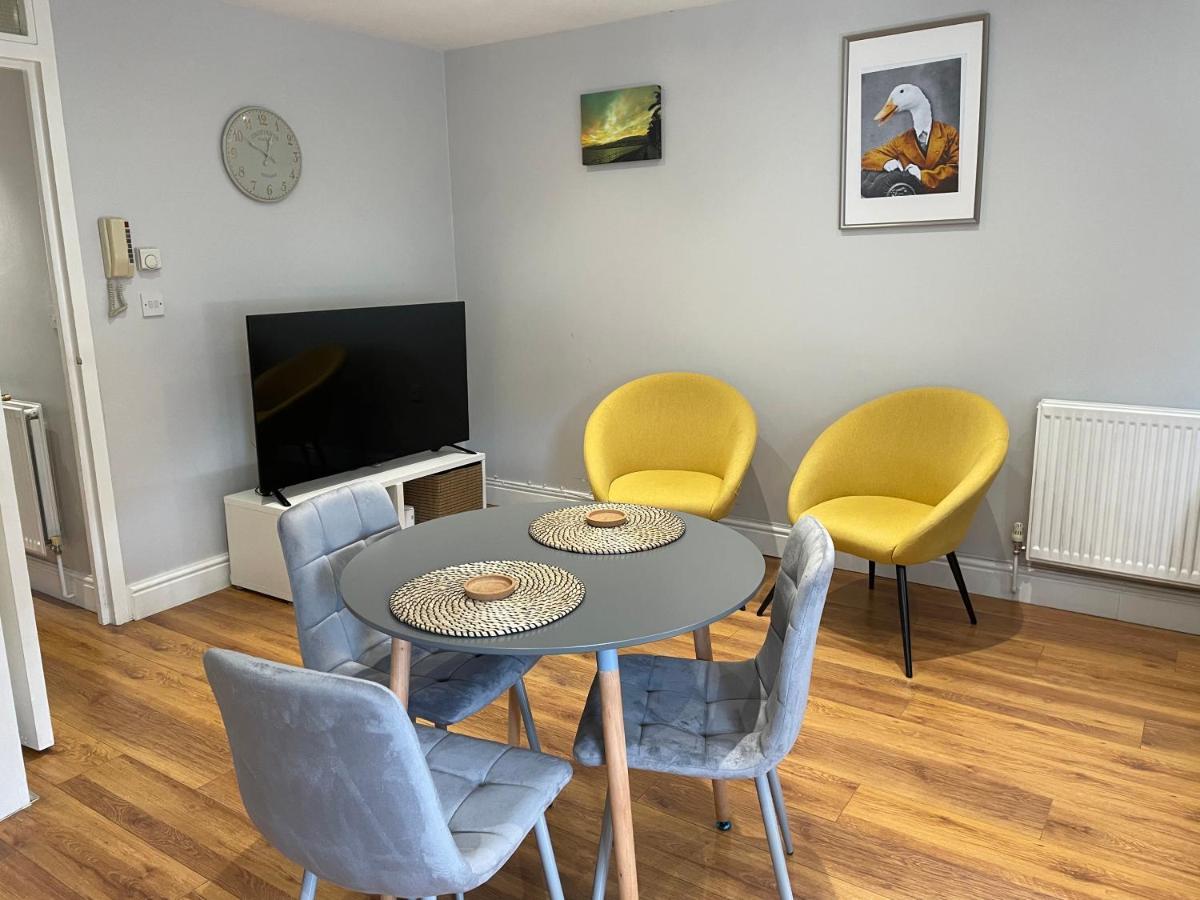 2 Bedroom Apartment Chiswick Park Tube Station 伦敦 外观 照片