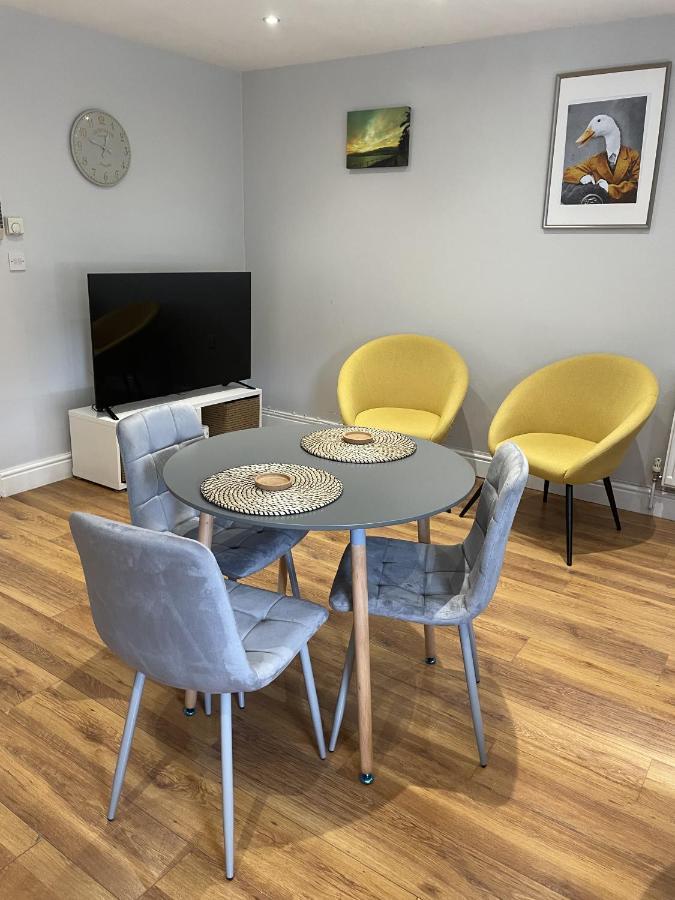 2 Bedroom Apartment Chiswick Park Tube Station 伦敦 外观 照片